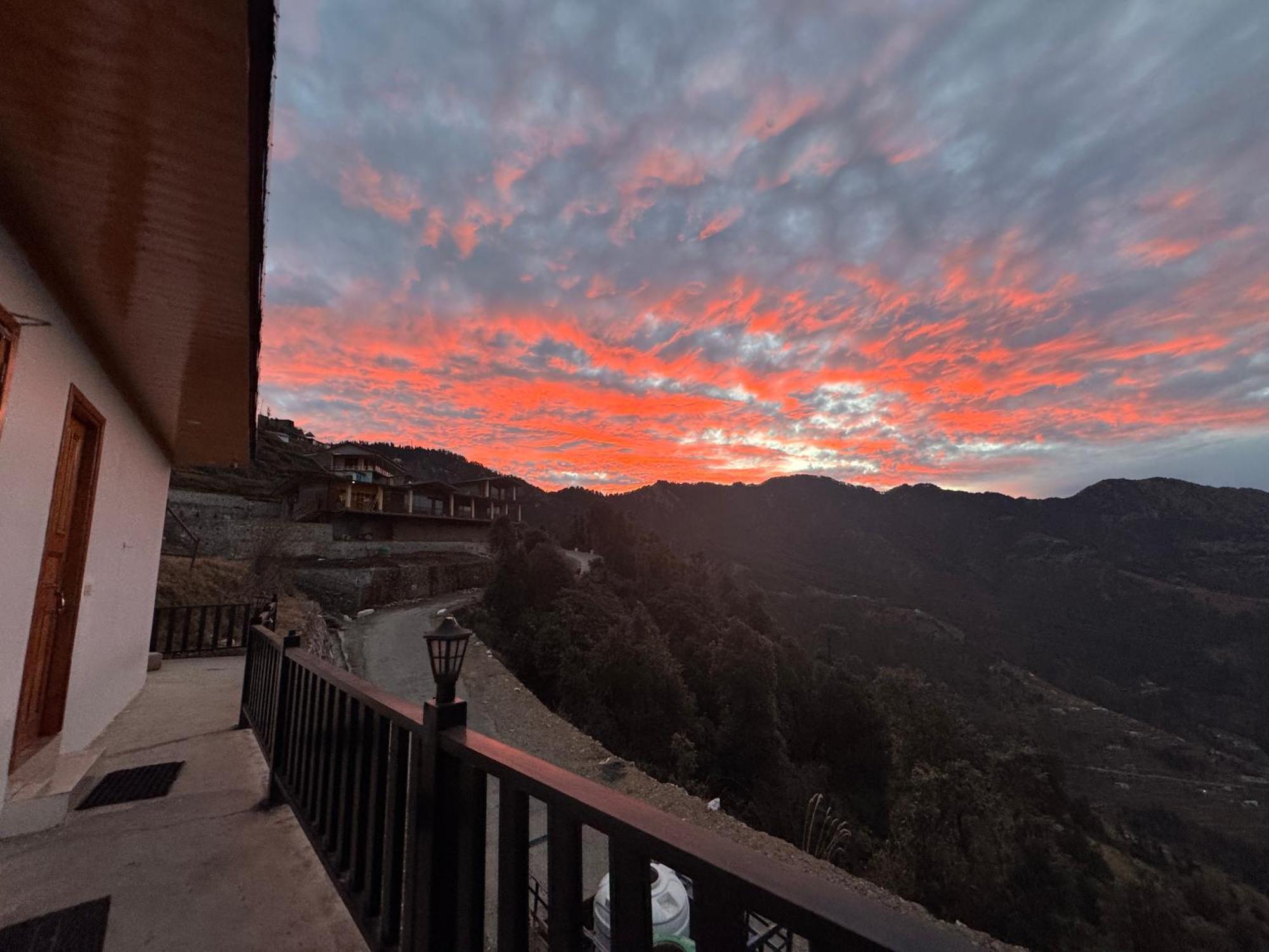 The Vintage Hill Village - Himalayan Boutique Resort Kanatal Exterior foto